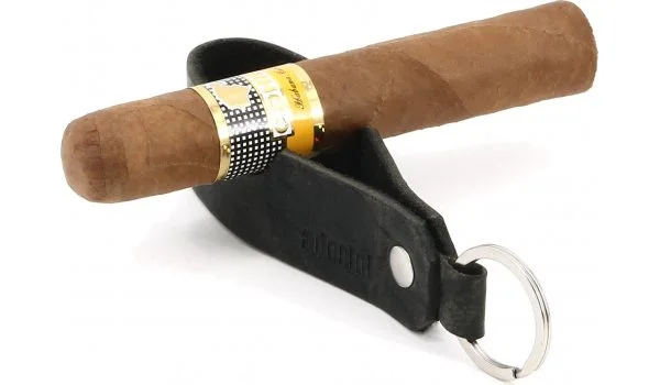 https://www.humidordiscount.de/26536-large_atch/adorini-zigarren-und-pfeifenablage-echtleder-schlusselanhanger-schwarz.webp